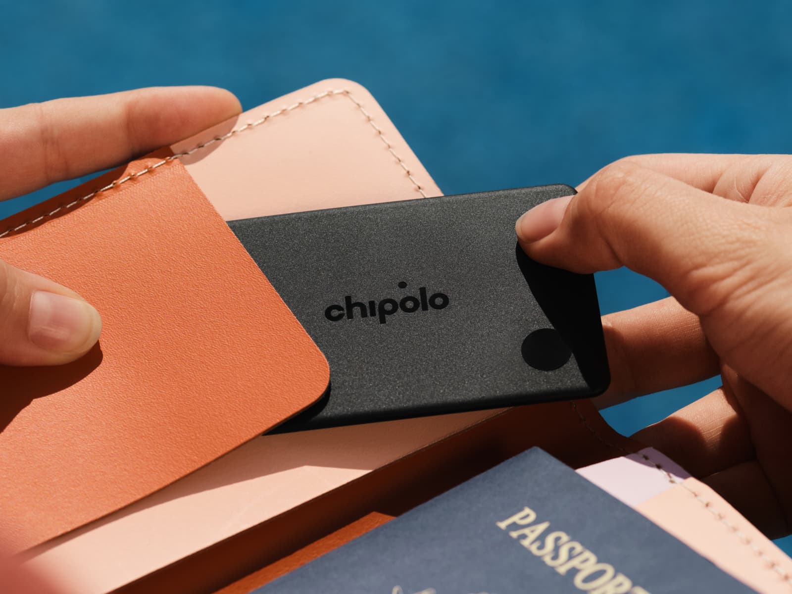 Chipolo tracker lifestyle photo 5